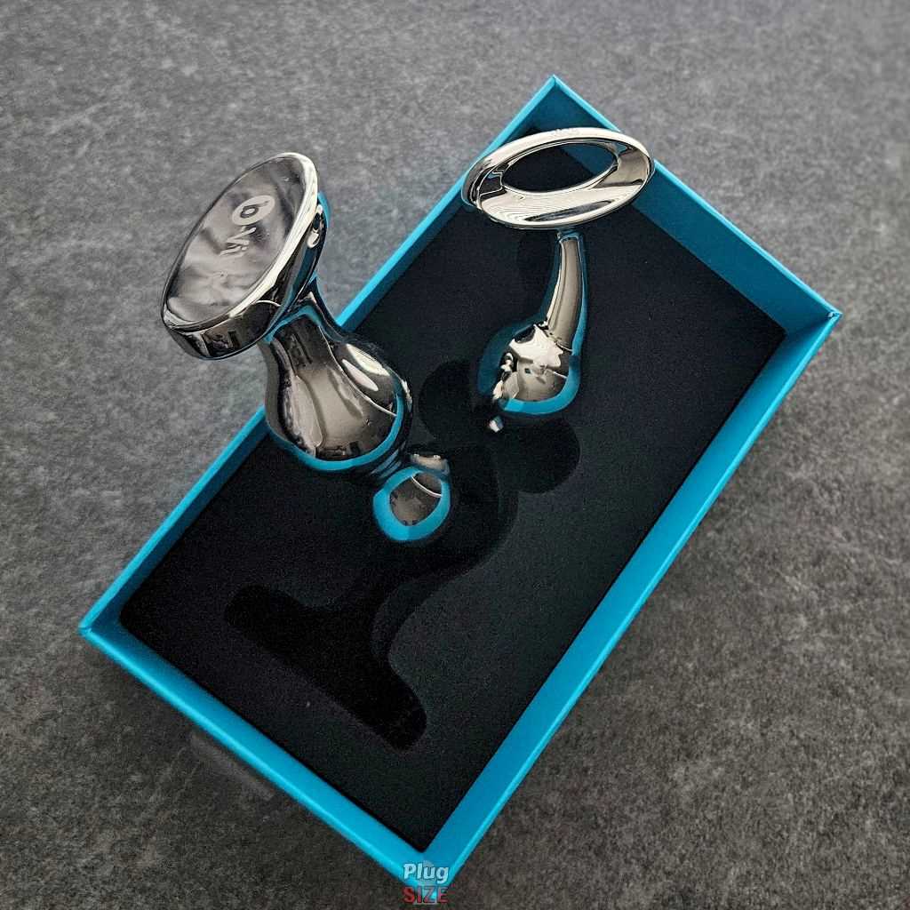 B vibe stainless steel anal beads base vs. Njoy Pure plug ergonomic loop base